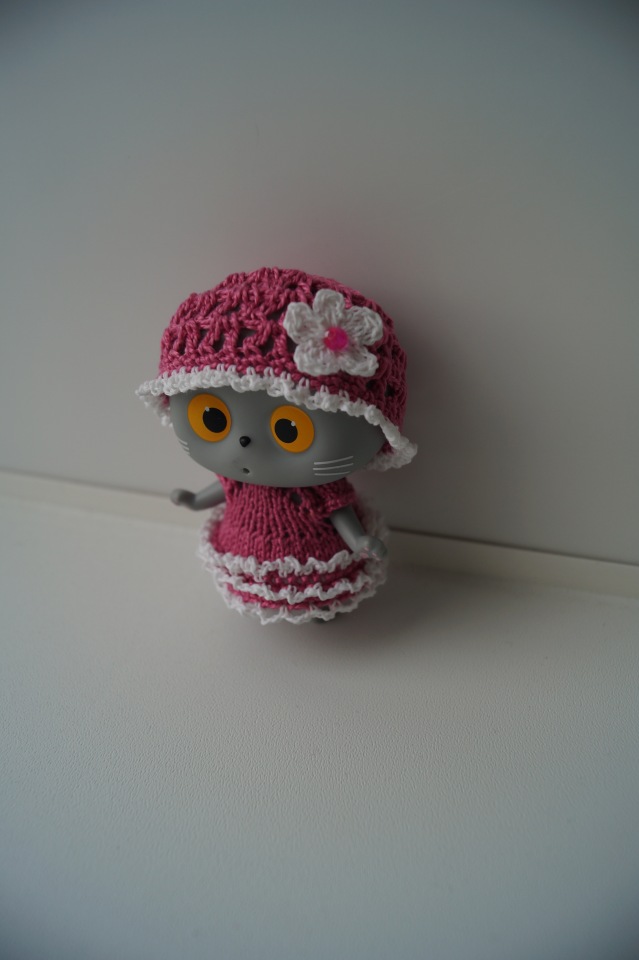 Связала милые одежки для мини Басика и Лили (фото 9)