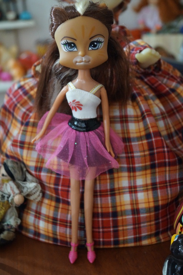 Вторая выписка ноября. Как поставить куклу на ножки, если их нет. Соединяю туловище и голову. У нас и пирамидки лечатся