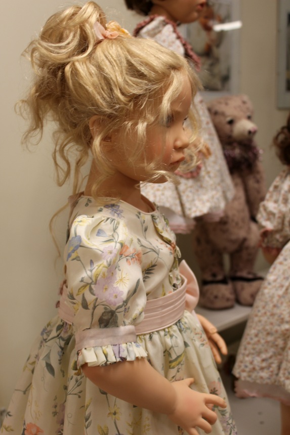 Рождественская встреча в магазине/клубе коллекционных кукол