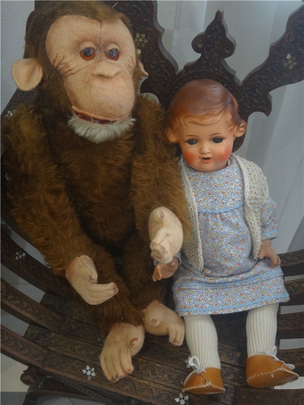 Выставка " Лабиринты кукольной жизни"