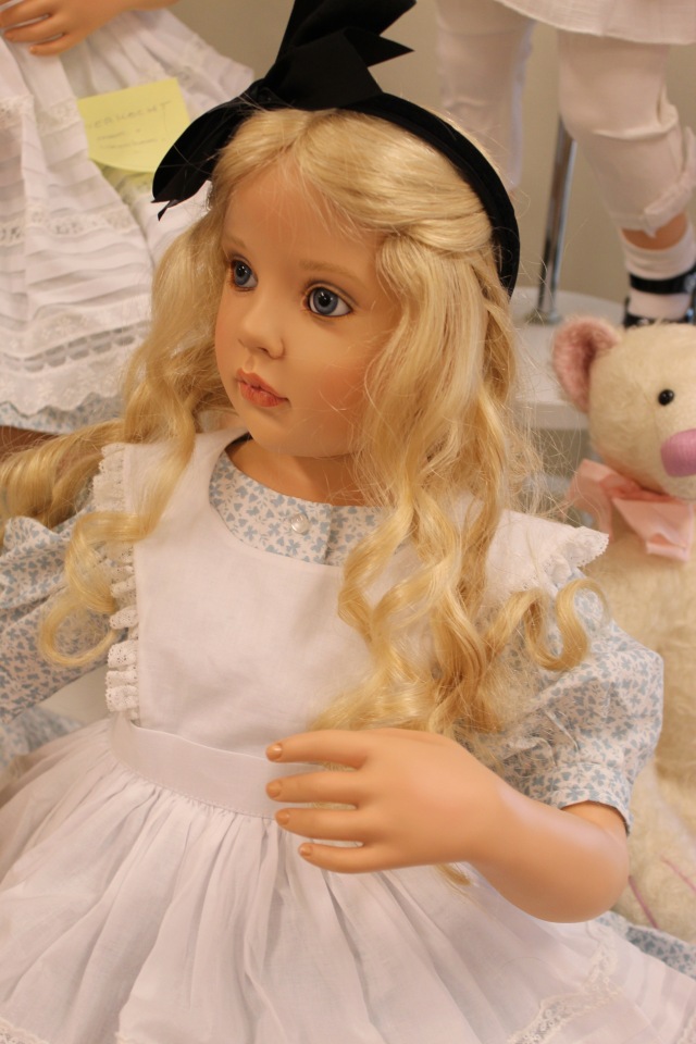 Встреча коллекционеров в магазине. Выбор кукол из новой коллекции Гюнзел. Часть первая - Алиса. ОПРОСНИК