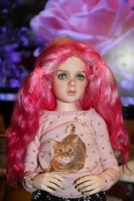 В поисках образа. Розочка примеряет парички. Опросник