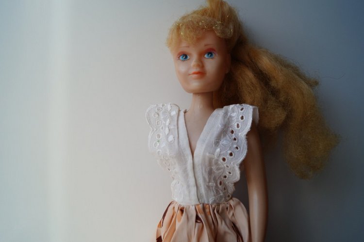 История Анжелики и её гардероба