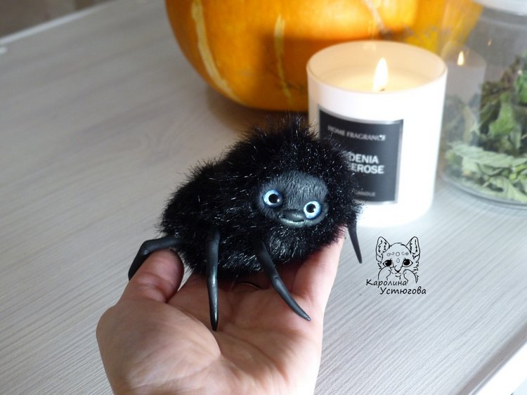 Halloween и маленькие паучки