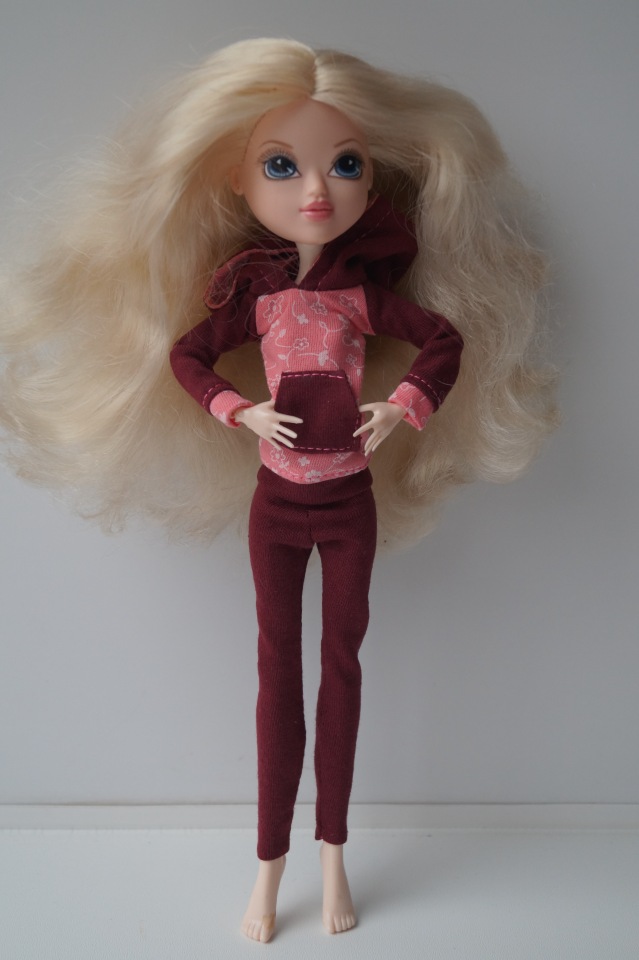 Вторая выписка ноября. Как поставить куклу на ножки, если их нет. Соединяю туловище и голову. У нас и пирамидки лечатся