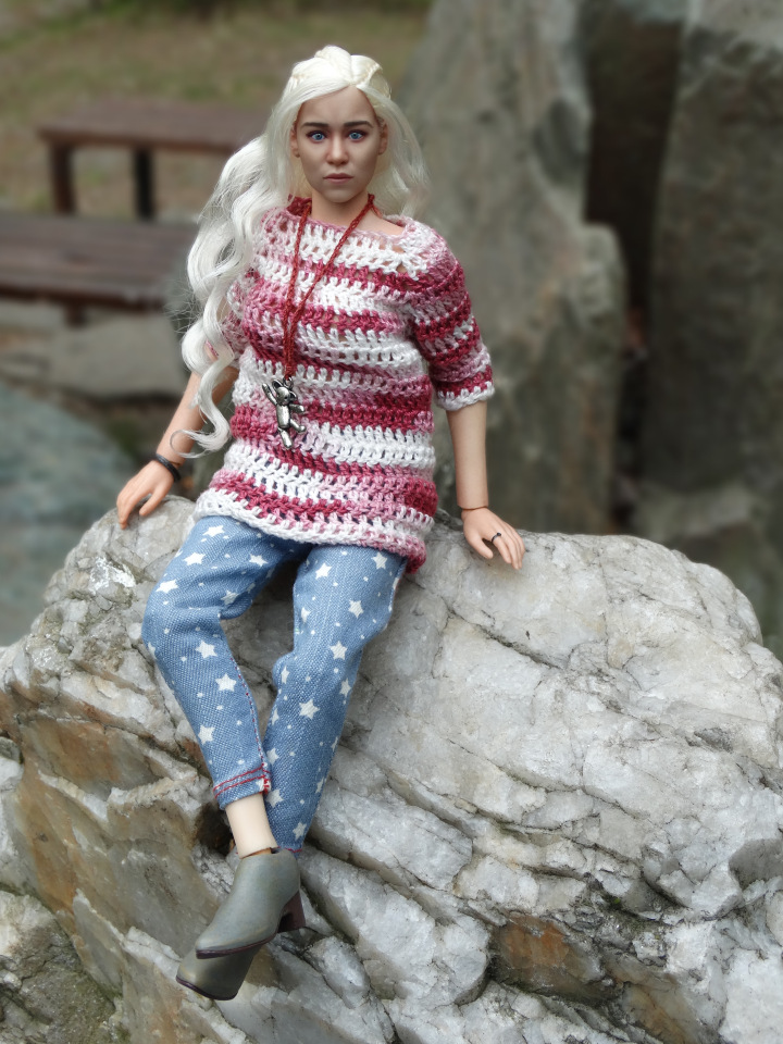 Совсем другой стиль для Дэни. Экшен-кукла Daenerys от ThreeZero (фото 3)