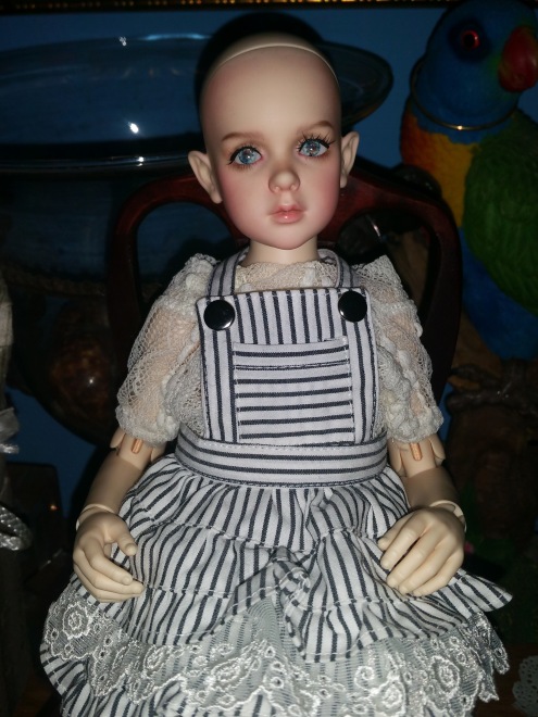 В поисках образа. Розочка примеряет парички. Опросник