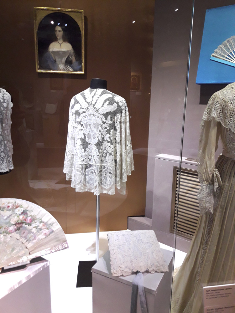 Выставка "Узоры свадьбы кружевной". Зал 2 | Бэйбики Выставка "Узоры свадьбы кружевной". Зал 2
