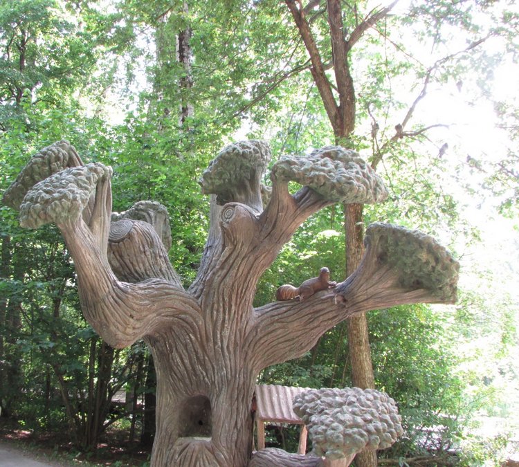 Малышня на прогулке в Бирюлёвском дендропарке