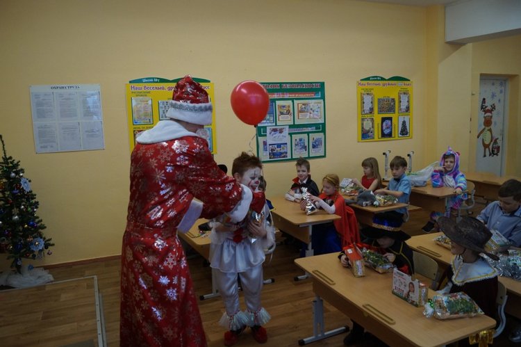 Новогодние костюмы для детей. Пеннивайз. Эльф