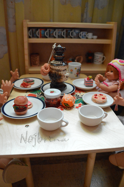 Мебель для кукол Хохлома. Вихтели Rosemarie Anna Muller