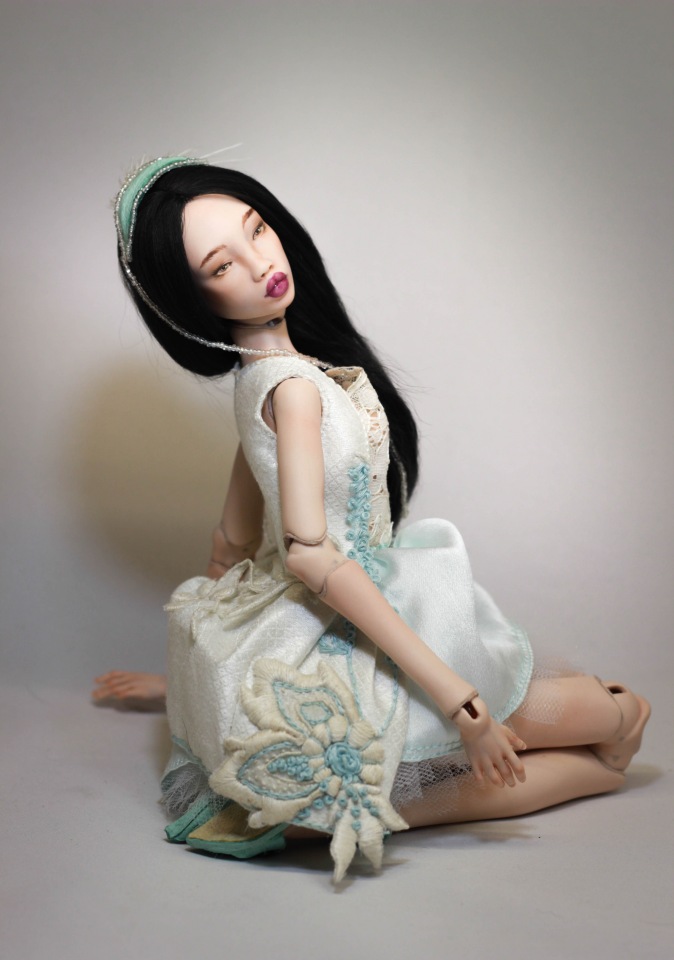 Райский цветок Тинатин. Фарфоровая шарнирная кукла (фото 7)