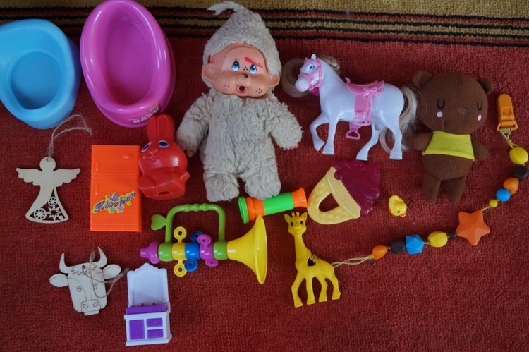 Посылки, посылки - с куклами, игрушками, обувью, одеждой