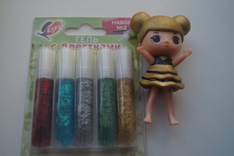 Вторая выписка октября. Машенька здорова. Кукла из лужи стала милашкой. Коровка замычала. Как поставить Лолочку на ножки,