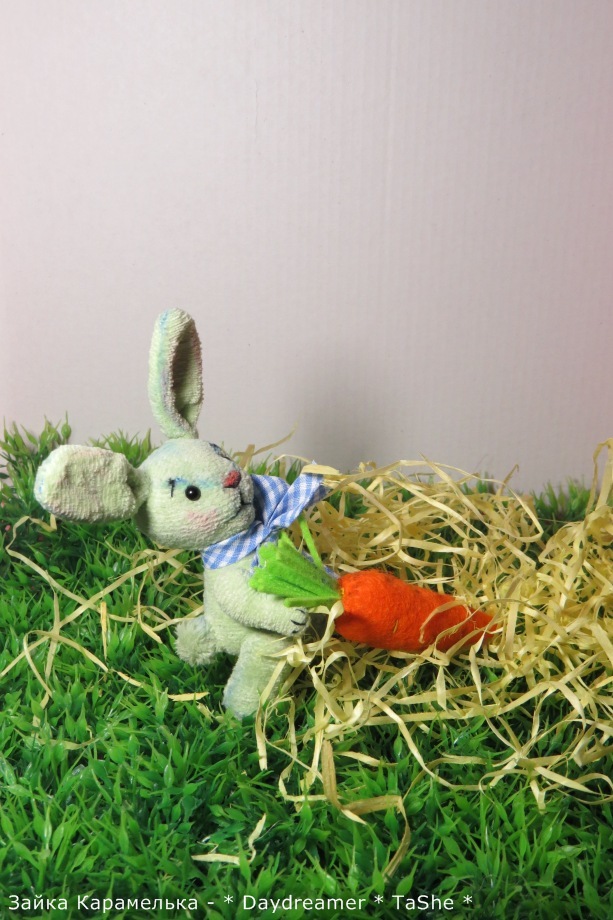 Зайка цвета свежего салата по имени Карамелька
