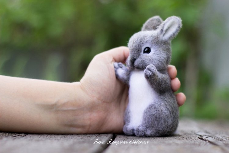 Заинька — Валяные игрушки из шерсти: сухое валяние