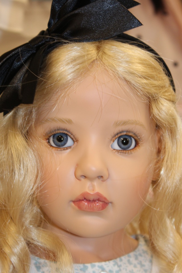 Встреча коллекционеров в магазине. Выбор кукол из новой коллекции Гюнзел. Часть первая - Алиса. ОПРОСНИК