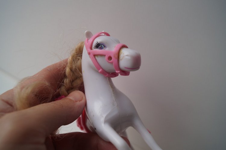 Вторая выписка октября. Машенька здорова. Кукла из лужи стала милашкой. Коровка замычала. Как поставить Лолочку на ножки,