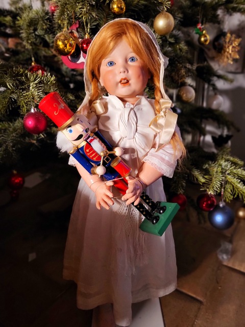 Рождественский вечер маленькой девочки