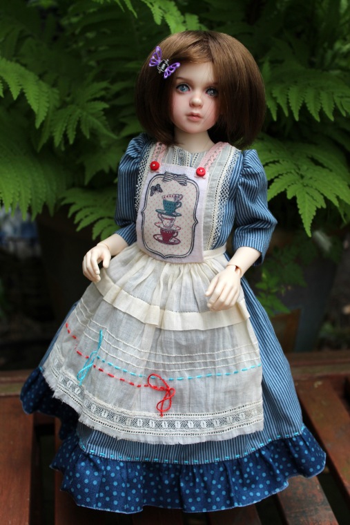 Розочка в образе Алисы. Домашнее видео