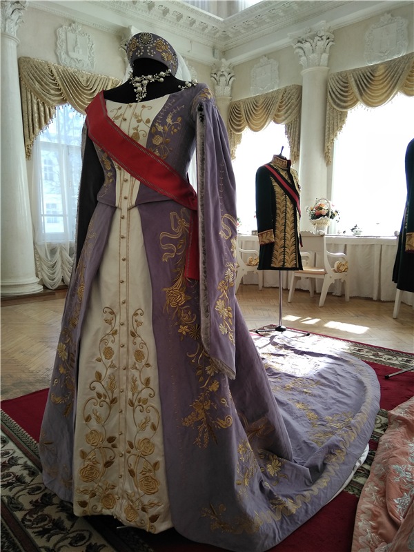 Выставка костюмов к фильму " Матильда", часть 2