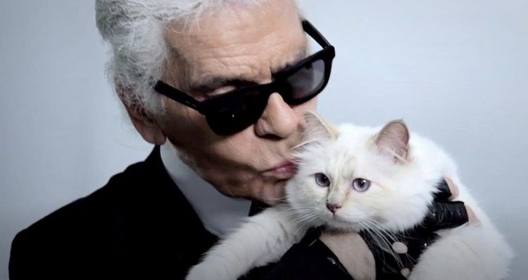 Скончался Карл Лагерфельд: дизайнер, ставший легендой еще при жизни