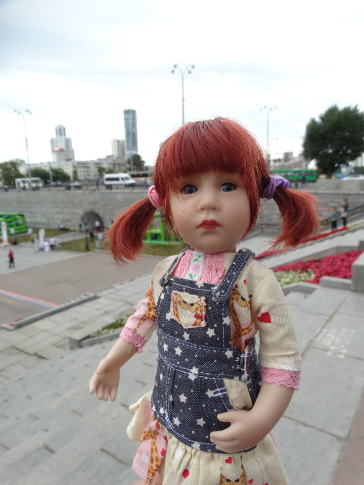 Мицци на прогулке по Екатеринбургу