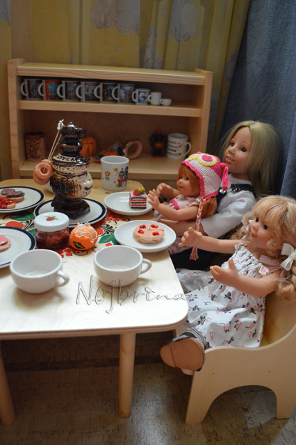 Мебель для кукол Хохлома. Вихтели Rosemarie Anna Muller