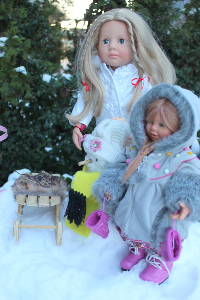 Снежные забавы Кети и Рози. Провожаем зиму