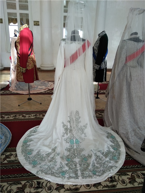 Выставка костюмов к фильму " Матильда"