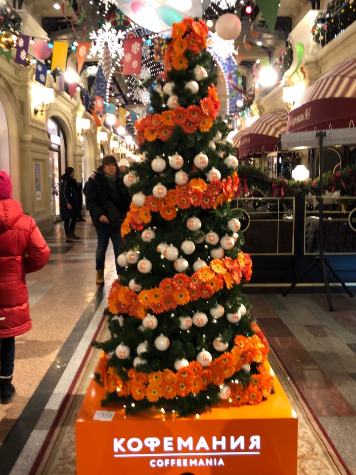 Москва предновогодняя... выставка новогодних елок в ГУМе - очень красиво