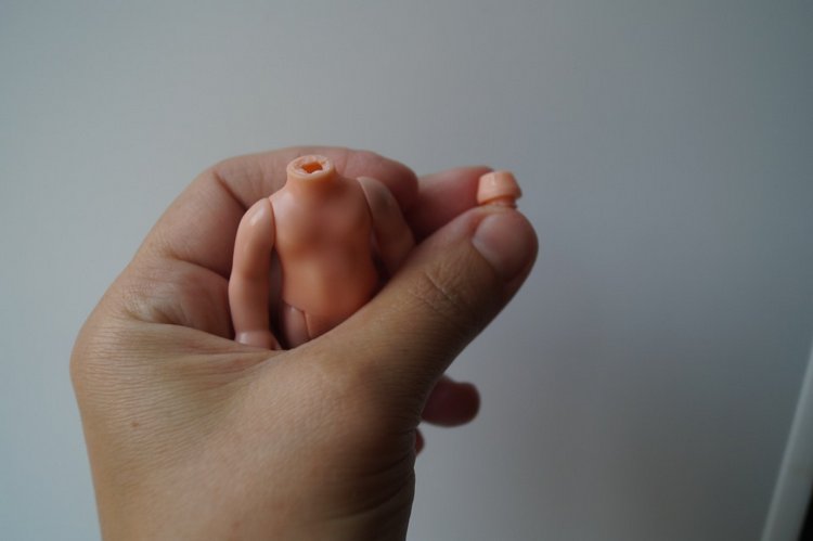 Первая июльская выписка. Две разные поломки шейного крепления - исправляем. Санаторий для кукол. И новые пациенты