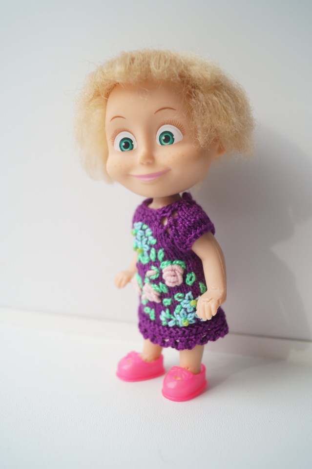 Вторая выписка октября. Машенька здорова. Кукла из лужи стала милашкой. Коровка замычала. Как поставить Лолочку на ножки,