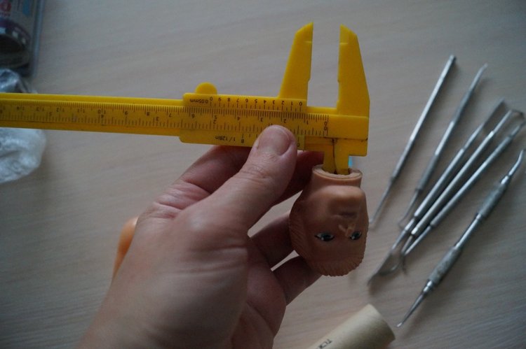 Третья выписка декабря. Ещё одна ёлочка здорова! Как починить шейное крепление кукломужчины (мои ошибки и способы их