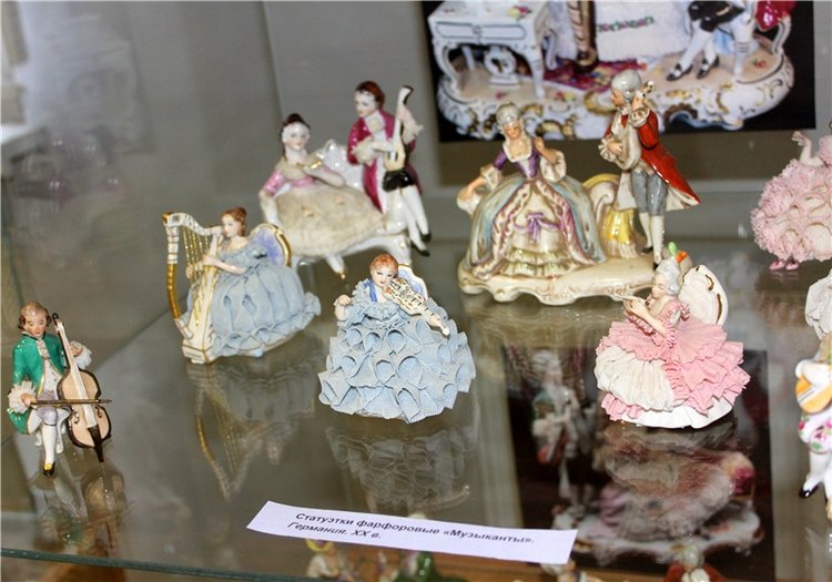 Выставка "Хрупкий мир фарфора", Старицкий краеведческий музей