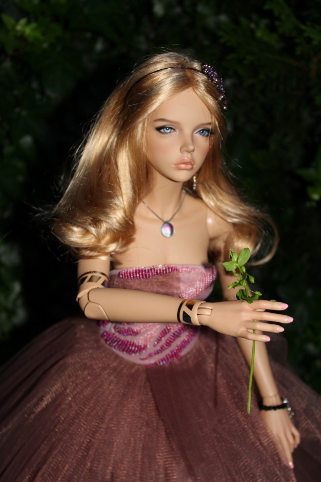 Мисс Бэйбики 2019. Бианка и волшебный цветок. Вечерняя прогулка по саду (фото 3)