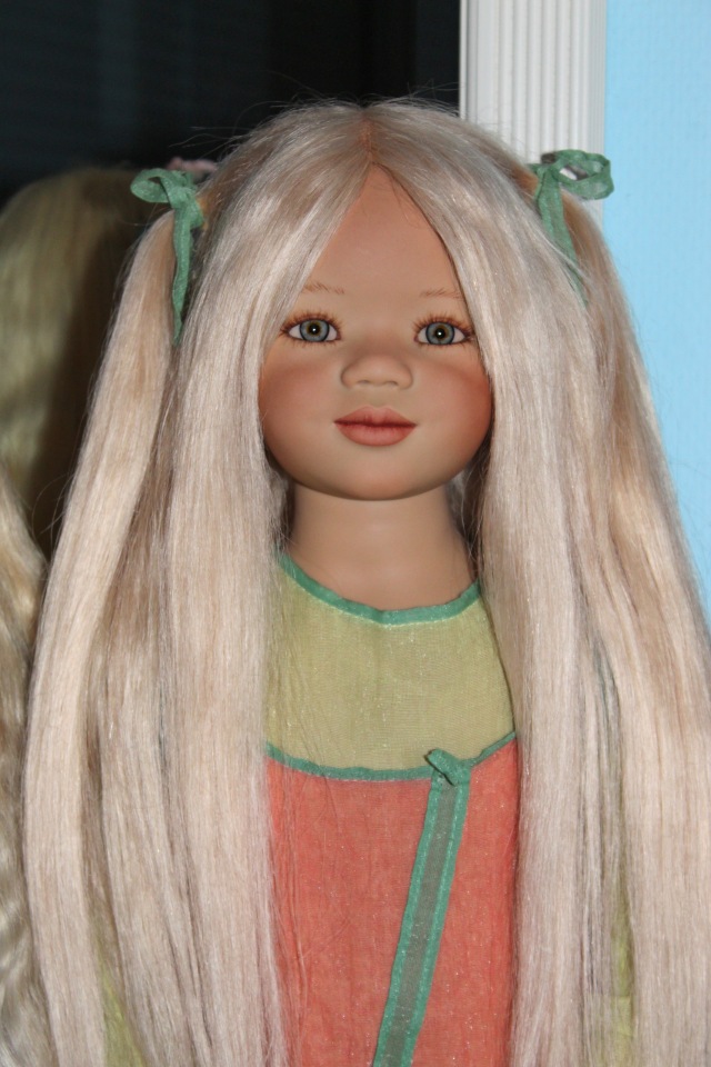 Две блистательные блондиночки, Нандини и Сарай