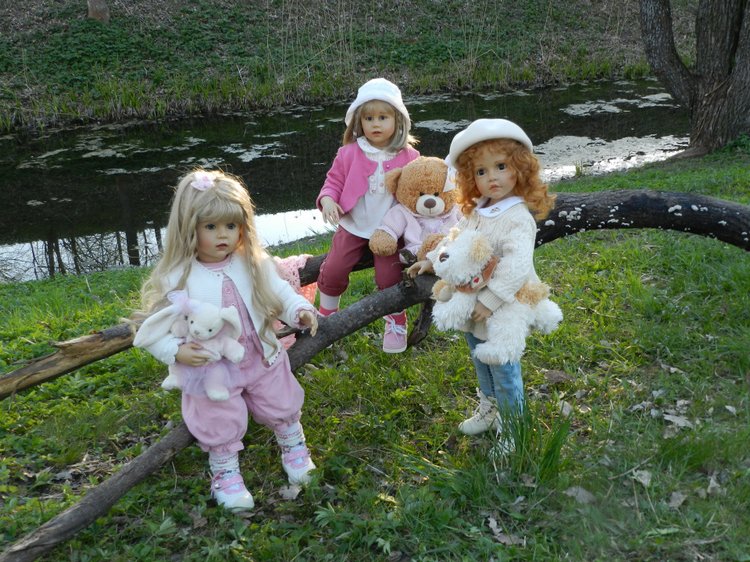 Прогулка подружек тёплым вечерком