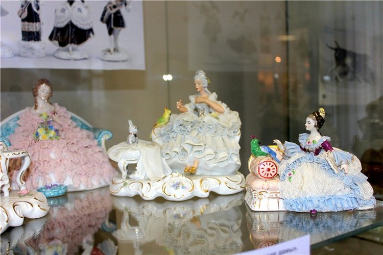 Выставка "Хрупкий мир фарфора", Старицкий краеведческий музей