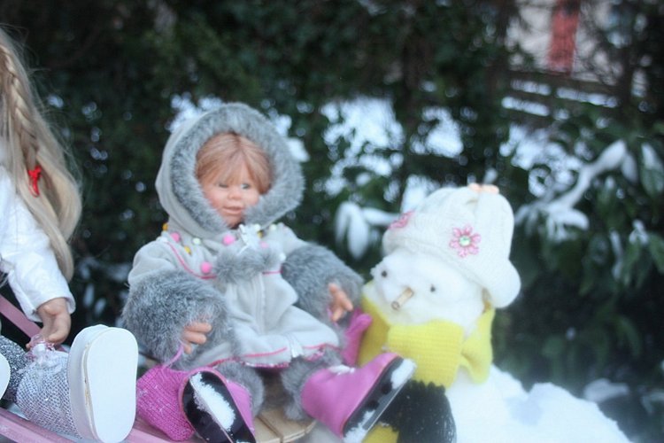 Снежные забавы Кети и Рози. Провожаем зиму