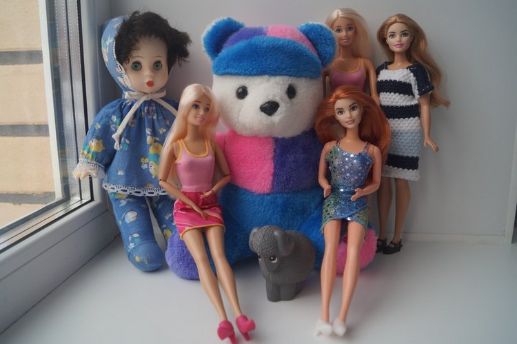 Четвёртая выписка октября. Лечим глазки советской кукле. Мишутка из 90-х стал как новенький! Четыре Барби обрели головы