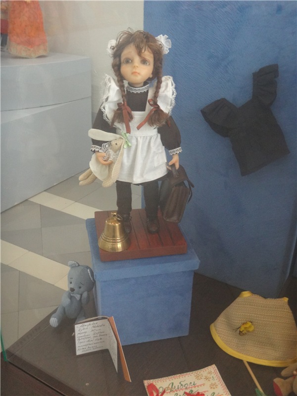 Выставка " Лабиринты кукольной жизни"