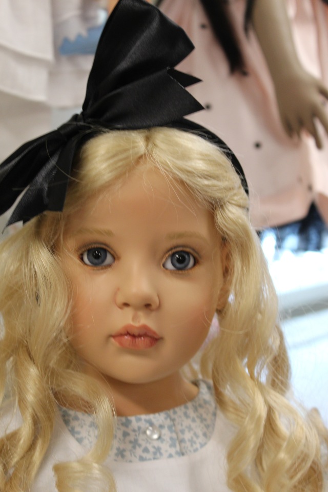 Встреча коллекционеров в магазине. Выбор кукол из новой коллекции Гюнзел. Часть первая - Алиса. ОПРОСНИК