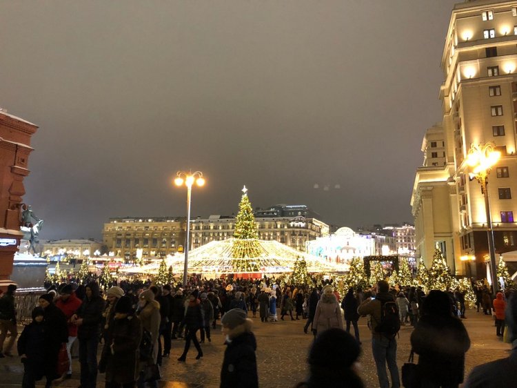Москва предновогодняя... выставка новогодних елок в ГУМе - очень красиво