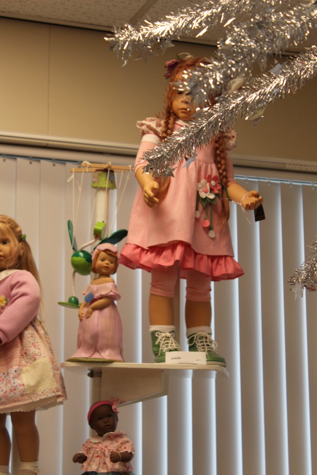 Рождественская встреча в магазине/клубе коллекционных кукол