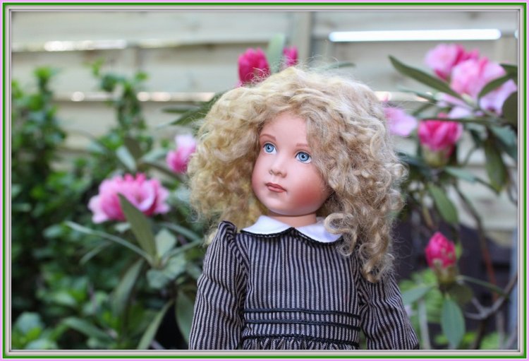 Sonja гуляет в саду. Коллекционная кукла от Helen Kish