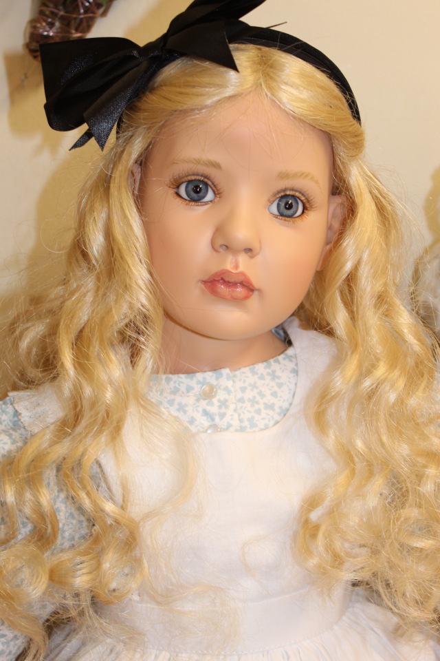 Встреча коллекционеров в магазине. Выбор кукол из новой коллекции Гюнзел. Часть первая - Алиса. ОПРОСНИК