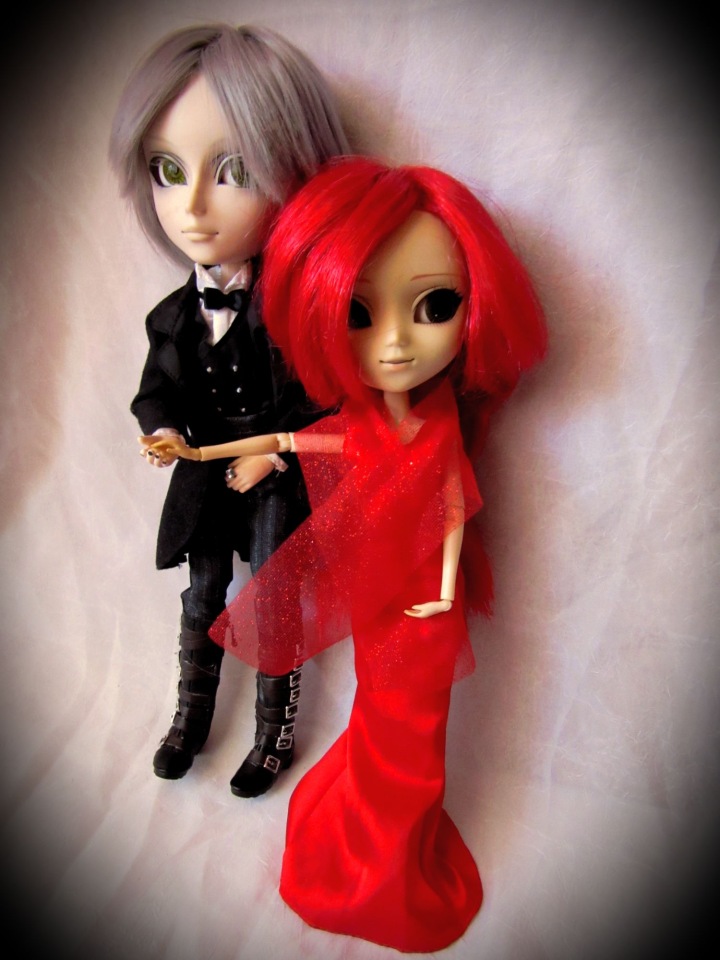 Забытый вальс алого и серого (фото 6)