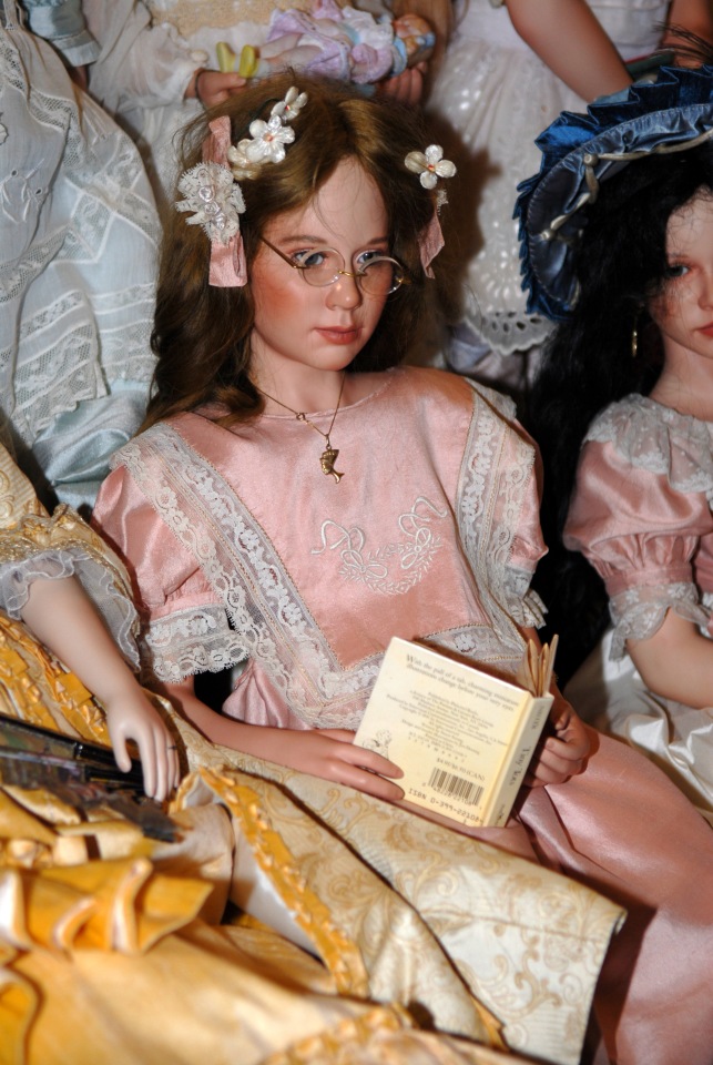 История о том, как я поставила кукол в витрину. Проект "За стеклом"