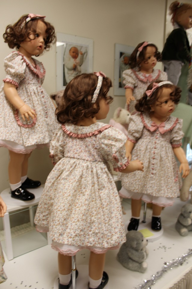 Рождественская встреча в магазине/клубе коллекционных кукол